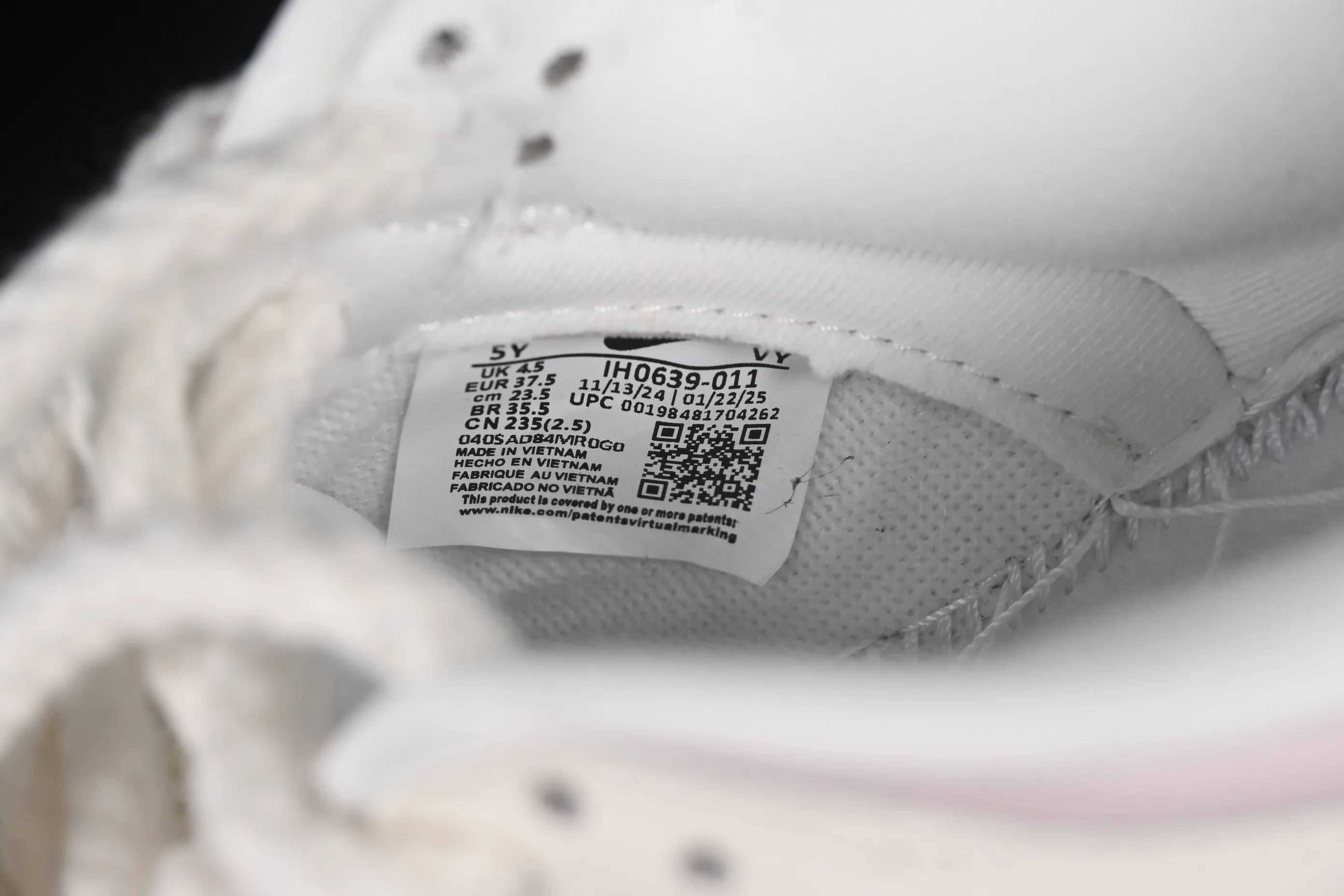 All categories Nk SB Dunk series Nk SB Dunk Low low-top sneakers Nike SB Dunk Low white lavender embossed low-top casual sneakers IH0639-011